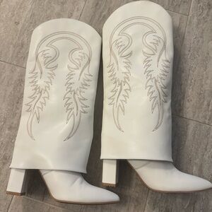 White Embroidered Fold Over-Cape Women's Boots Size 39=8